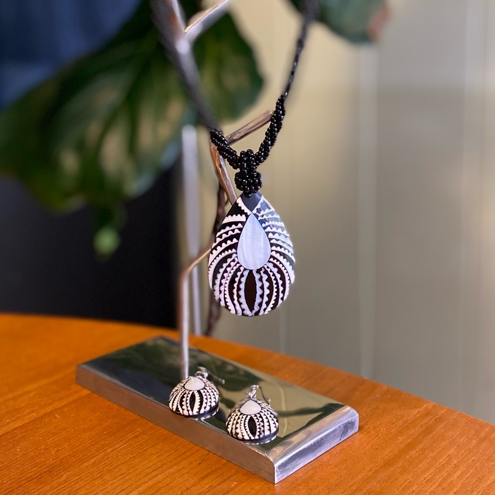 3-pc Polynesian inspired black&white earring and necklace set
